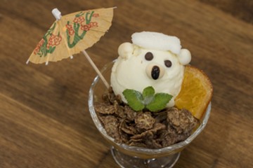砂むしに埋もれたクマとパッションゼリー「砂クマちゃん」