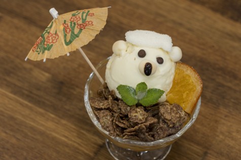 砂むしに埋もれたクマとパッションゼリー「砂クマちゃん」