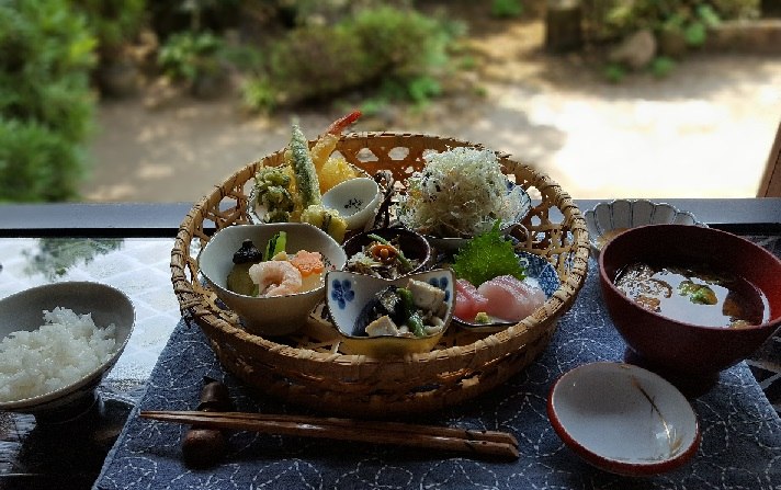 古民家で昼ごはん&かふぇ 梅里